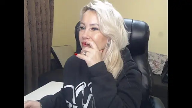 Snapshot of KandyHellenx chatting on January 13, 2026, 6:08 am KandyHellenx online show from January 13, 2026, 6:08 am