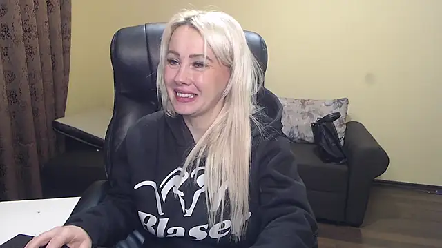 Snapshot of KandyHellenx chatting on January 15, 2026, 5:12 am KandyHellenx online show from January 15, 2026, 5:12 am