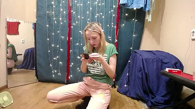 Snapshot of all_shades_dreams chatting on February 20, 2025, 5:40 pm all shades dreams online show from February 20, 2025, 5:40 pm