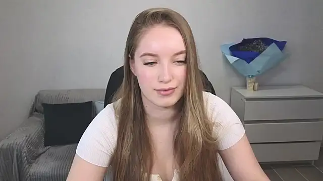 EvaMaddison online show from December 18, 2024, 5:37 am