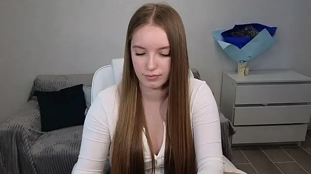 EvaMaddison online show from December 21, 2024, 7:45 am