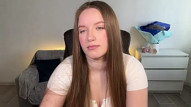 EvaMaddison online show from March 29, 2026, 6:57 am