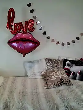 Snapshot of AureliaDoux chatting on February 13, 2025, 2:42 pm AureliaDoux online show from February 13, 2025, 2:42 pm