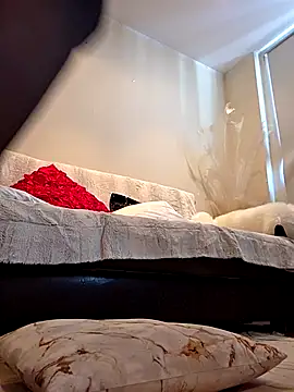 AureliaDoux online show from March 7, 2026, 1:41 pm