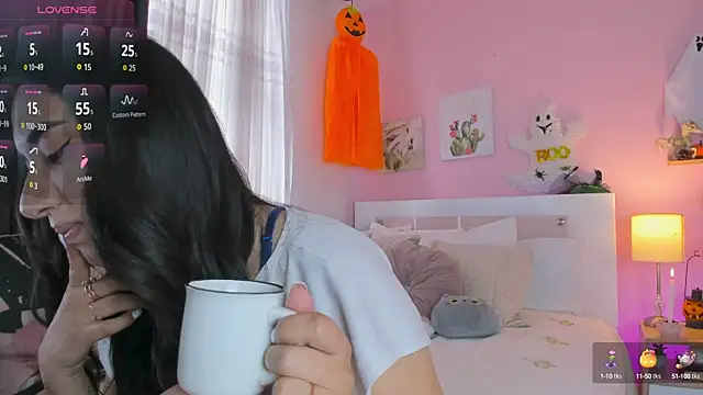 annadu011 online show from October 12, 2025, 2:38 pm