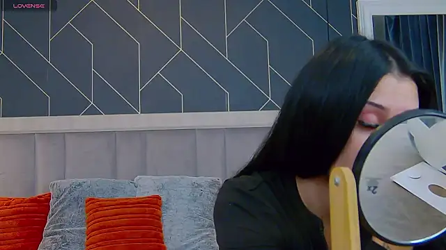 EmyLaveau online show from January 15, 2026, 5:56 am