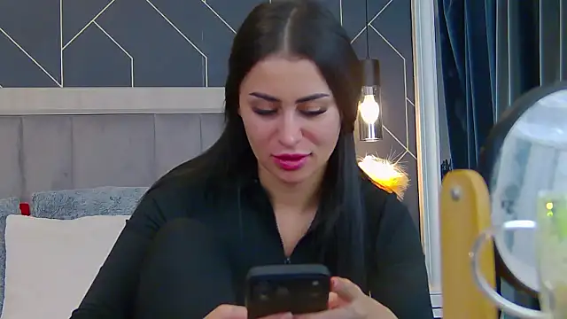 EmyLaveau online show from February 4, 2026, 6:08 am