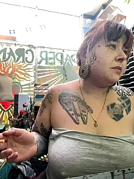 evacheers online show from September 14, 2025, 3:44 pm