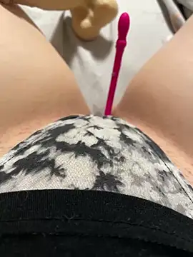 katcclovea online show from March 5, 2025, 4:46 pm