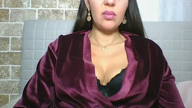 Glamour Grace online show from February 17, 2025, 3:53 pm