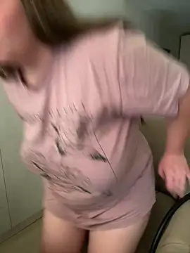 remirann  online show from March 12, 2025, 1:51 pm