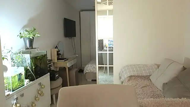 remirann  online show from March 18, 2026, 1:47 pm