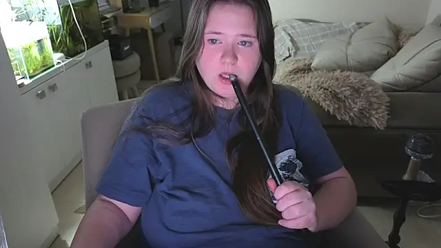 remirann  online show from April 16, 2026, 9:04 pm