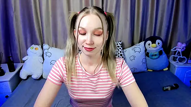 LilyStarlight online show from December 9, 2024, 6:55 am