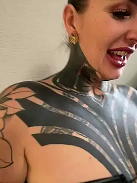 Snapshot of InkedBiitch chatting on February 3, 2026, 3:28 pm InkedBiitch online show from February 3, 2026, 3:28 pm