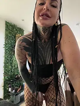 Snapshot of InkedBiitch chatting on March 18, 2026, 7:33 am InkedBiitch online show from March 18, 2026, 7:33 am