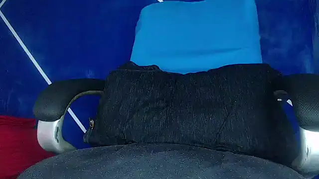 MAXJONES 2 online show from December 2, 2024, 3:47 pm