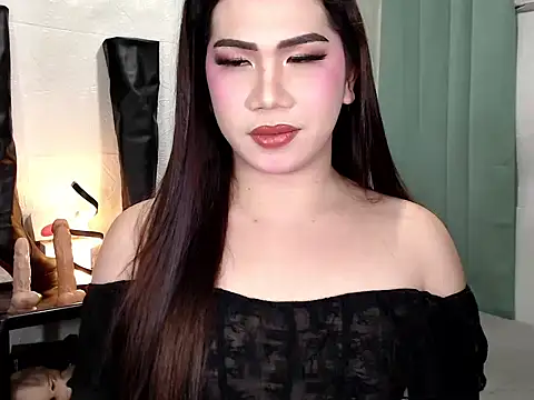 elise bloom69 online show from April 5, 2026, 5:43 pm