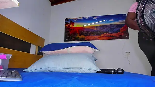  ebony-queen  online show from January 28, 2025, 12:00 pm