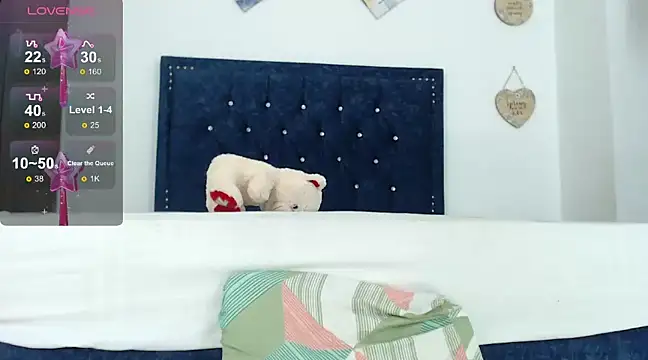 Snapshot of QueenSquirt_ chatting on December 10, 2024, 8:27 pm QueenSquirt online show from December 10, 2024, 8:27 pm