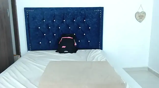 Snapshot of QueenSquirt_ chatting on February 24, 2025, 8:14 pm QueenSquirt online show from February 24, 2025, 8:14 pm