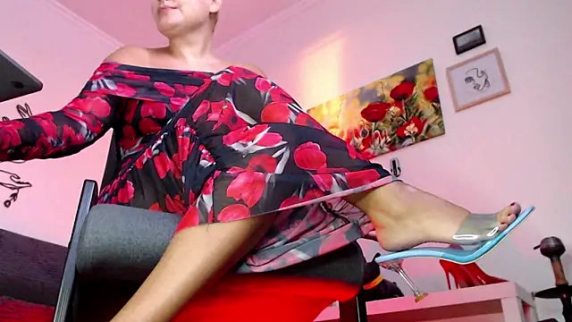 MadameKatrina online show from January 6, 2025, 12:35 pm