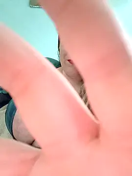 Snapshot of Emma96_hot chatting on October 19, 2025, 5:52 am Emma96 hot online show from October 19, 2025, 5:52 am