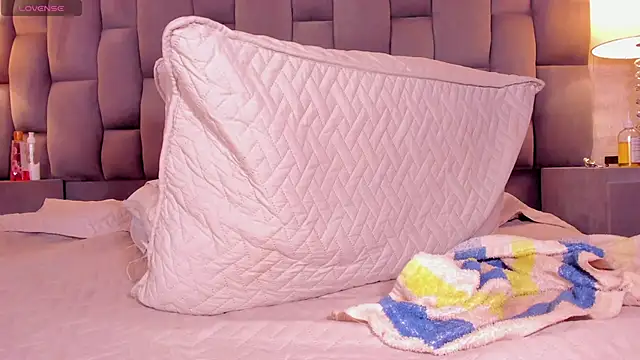 Rianamanson online show from February 1, 2025, 10:37 am