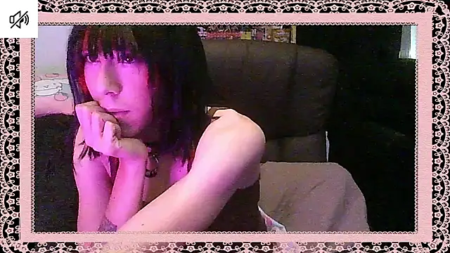 crystalxh online show from October 16, 2025, 7:04 pm