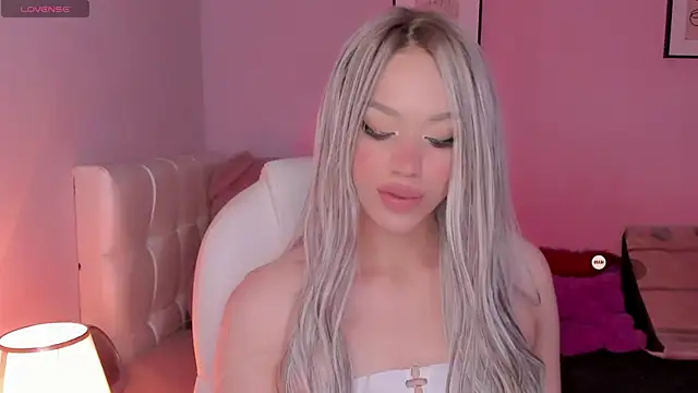 EvaEvangeline online show from December 4, 2024, 7:39 am