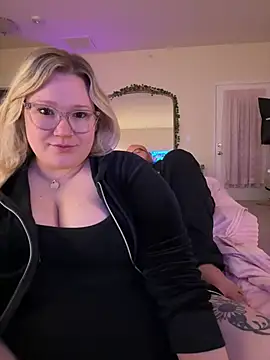 PiggyRose online show from March 27, 2026, 11:48 pm