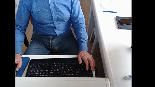 dutchpornking online show from September 29, 2025, 7:46 am