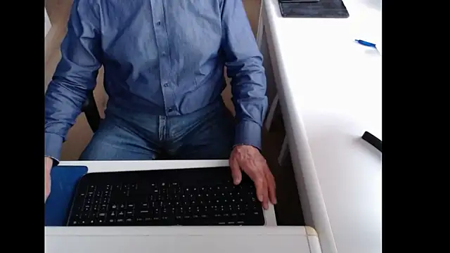 dutchpornking online show from October 19, 2025, 7:09 am