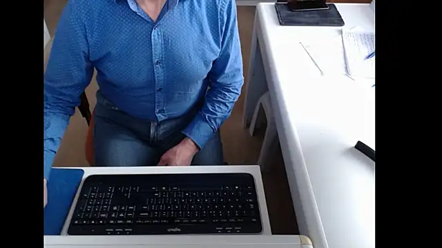 dutchpornking online show from November 3, 2025, 9:54 am