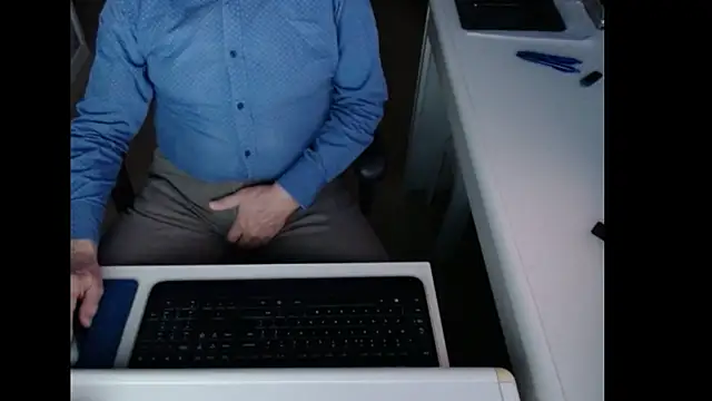 dutchpornking online show from January 13, 2026, 7:35 am