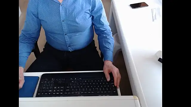 dutchpornking online show from April 1, 2026, 6:36 am