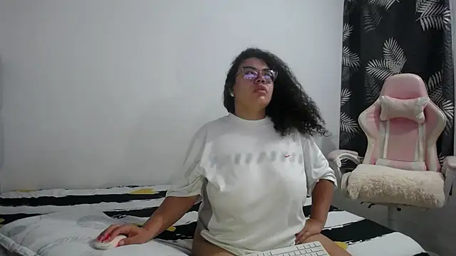 mabigomez00 online show from February 12, 2026, 9:04 am