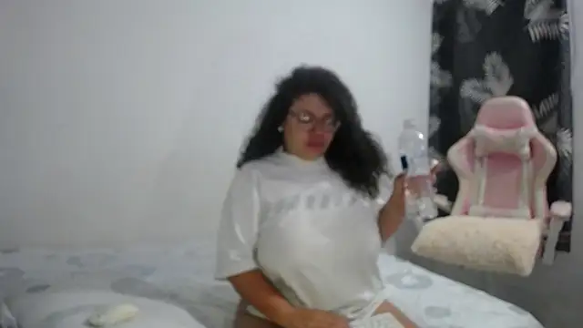 mabigomez00 online show from February 21, 2026, 9:32 am