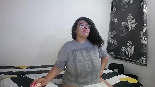 mabigomez00 online show from March 24, 2026, 9:25 am