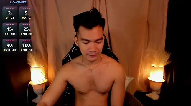 Snapshot of 000batman000 chatting on February 20, 2025, 1:36 am 000batman000 online show from February 20, 2025, 1:36 am