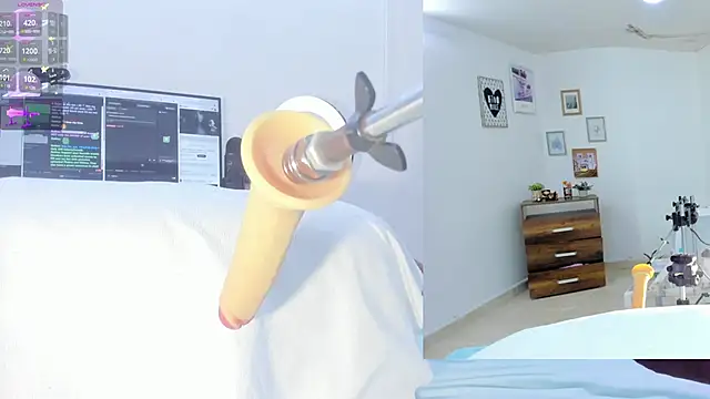 sofi velez online show from September 28, 2025, 6:02 pm