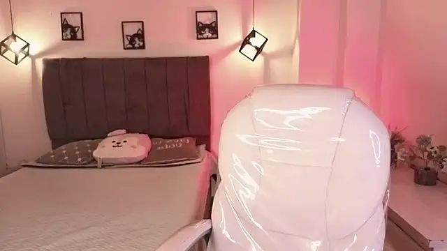 Snapshot of Catalinaa_martinez chatting on October 13, 2025, 3:28 am Catalinaa martinez online show from October 13, 2025, 3:28 am