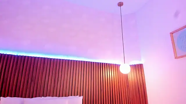 sofia castrillon online show from October 12, 2025, 12:26 pm