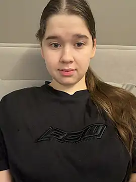 HornyGirlH online show from February 5, 2026, 4:39 am