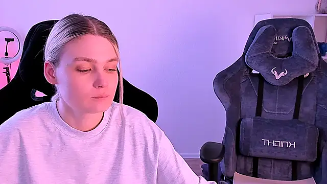 hotblonds online show from December 13, 2024, 8:09 am