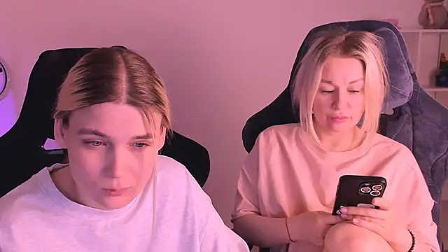 hotblonds online show from January 6, 2025, 5:08 am