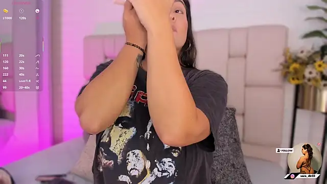 nataly clark  online show from September 29, 2025, 8:24 pm