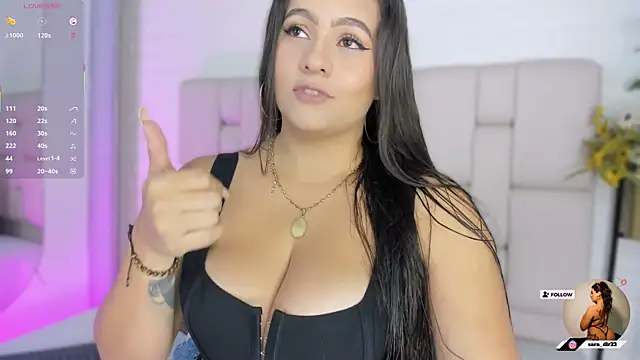 nataly clark  online show from October 3, 2025, 8:17 pm