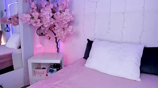 AMMY-CAMM online show from November 6, 2025, 9:05 pm