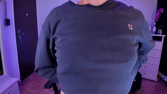 Amaia Daniells online show from January 7, 2025, 3:35 am